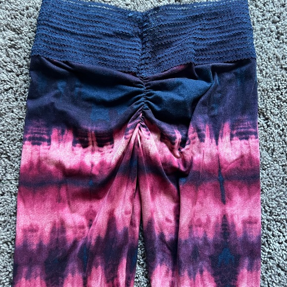 Cute Booty Tie Dye leggings - Picture 3 of 3